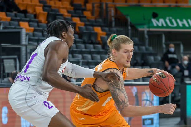 容面对世界 容面对世界